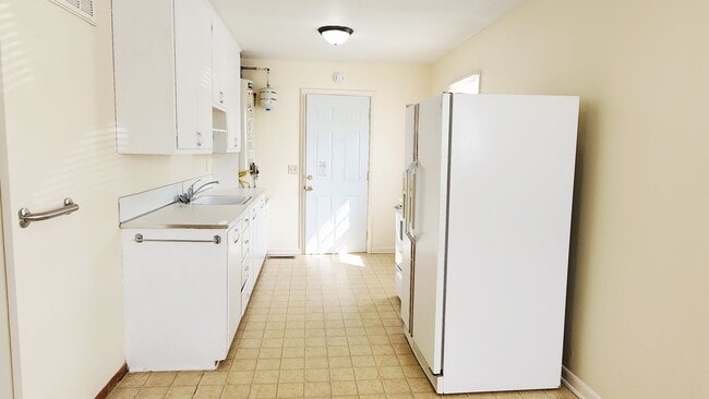 Photo - 214 E Denver St