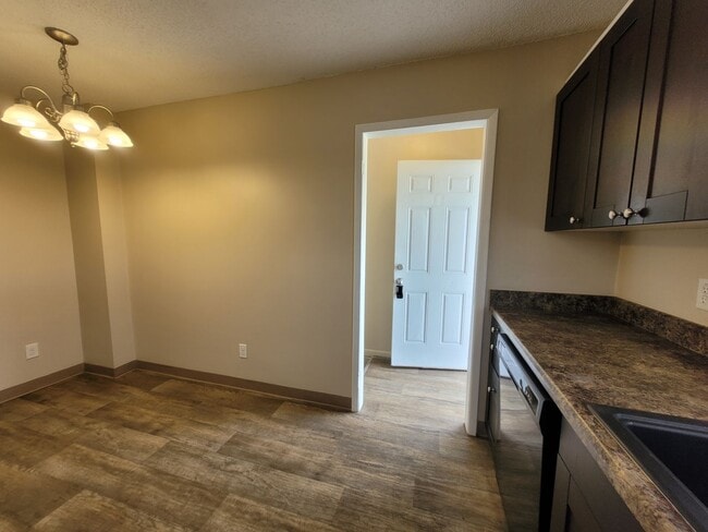 Photo - 2 Bedroom, 1 Bathroom Home 5 Minutes from ...