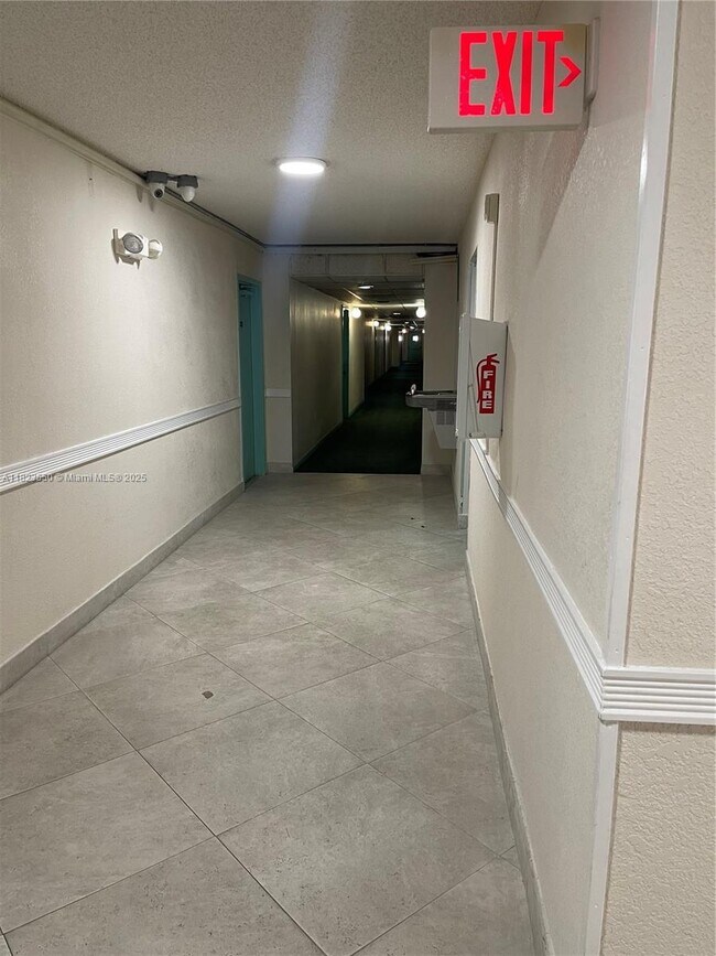 Photo - 5530 NW 44th St Unidad 103C