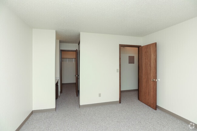 2BR, 1BA - 864SF