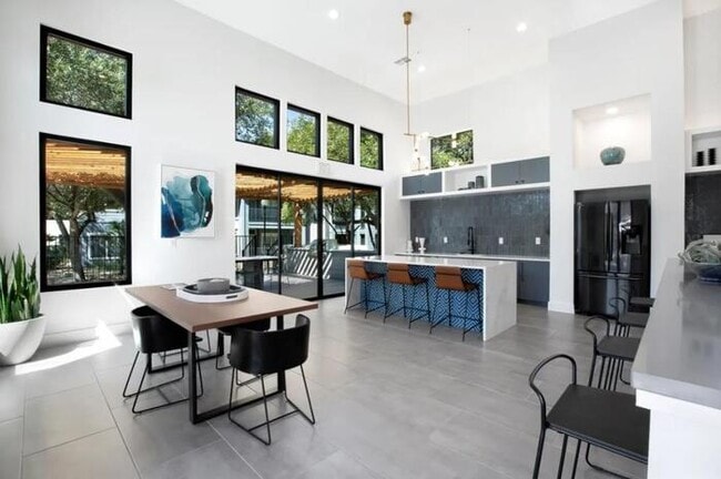 Photo - 13355 N Hwy 183 Unidad c2