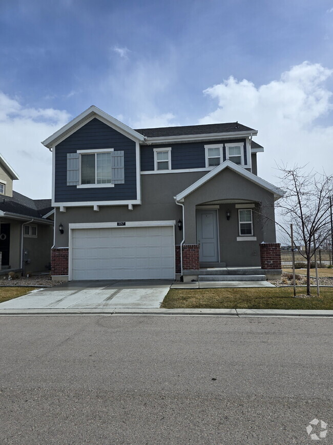 Building Photo - Beautiful Home in the Perfect Location