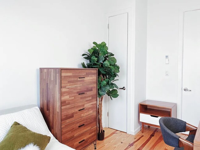 Photo - Furnished room/NOT APARTMENT Unit 3L