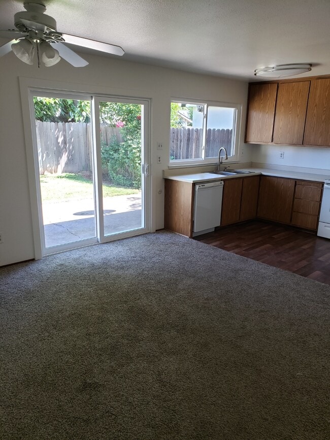 Photo - 9250 Medallion Way