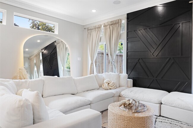 Photo - 7033 Avenue L