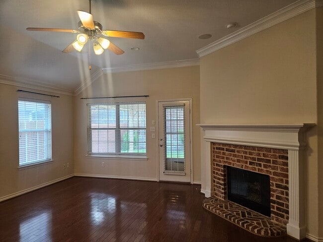 Photo - 8562 Robertson Dr