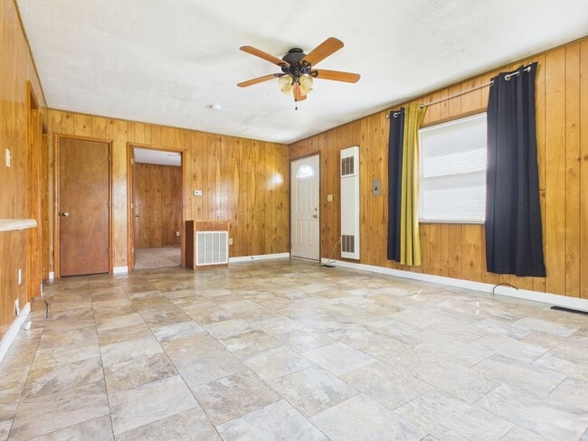 Photo - 711 W 3rd Ave