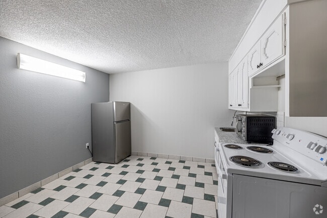 1BR, 1BA - 700SF - Kitchen - The Nest