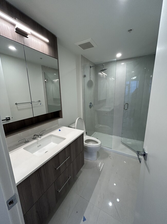 Photo - 9675 King George Blvd