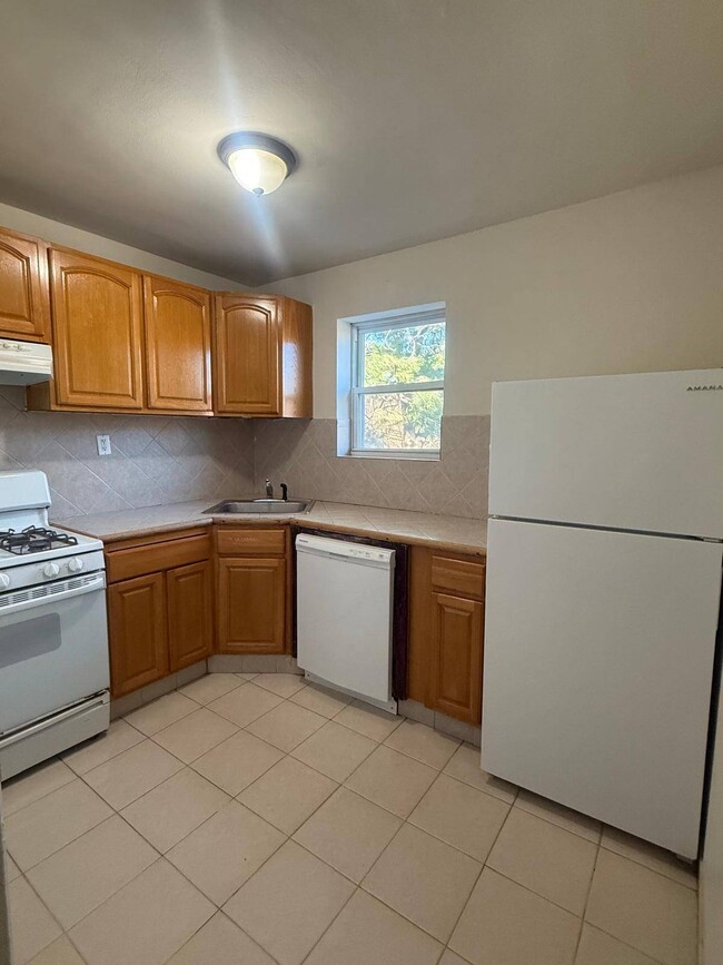 Building Photo - 160-10 75th Rd Rental