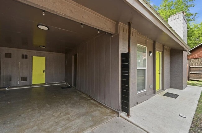 Photo - 5104 Spruce Cove