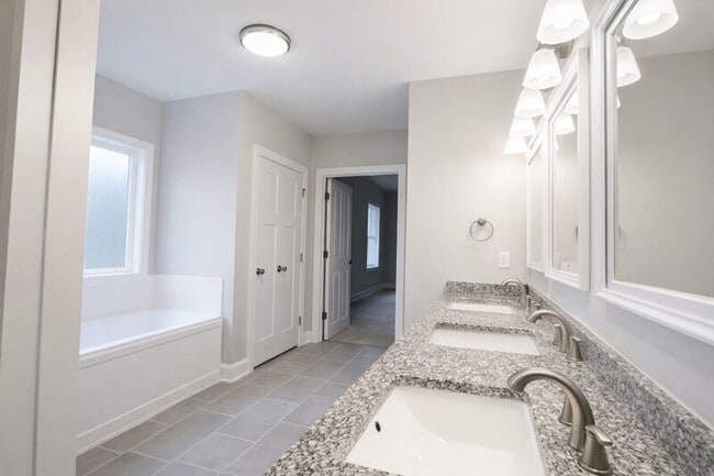 Photo - 122 Fargo Dr