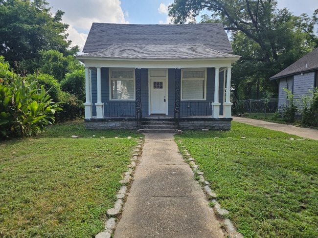 Building Photo - 998 S Willett St Rental