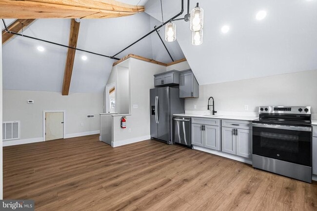 Building Photo - 320 W King St Unit 4