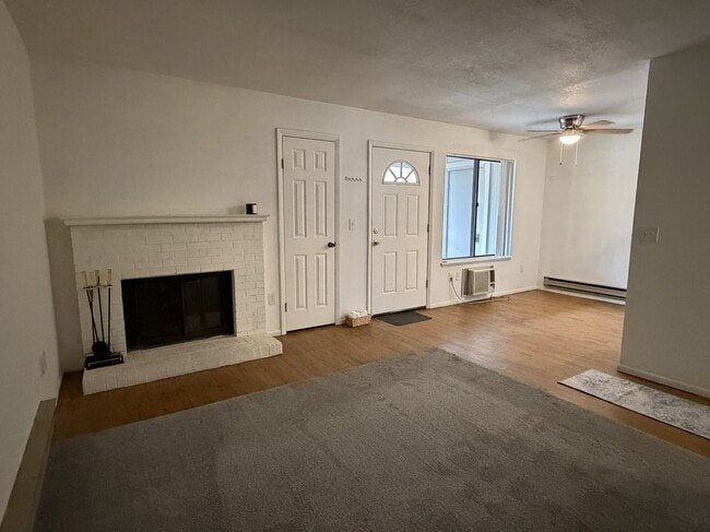 Building Photo - 1209 W Plum St