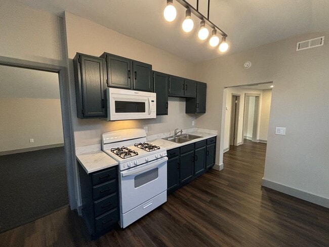 Photo - 536 W 5th St Unit 2
