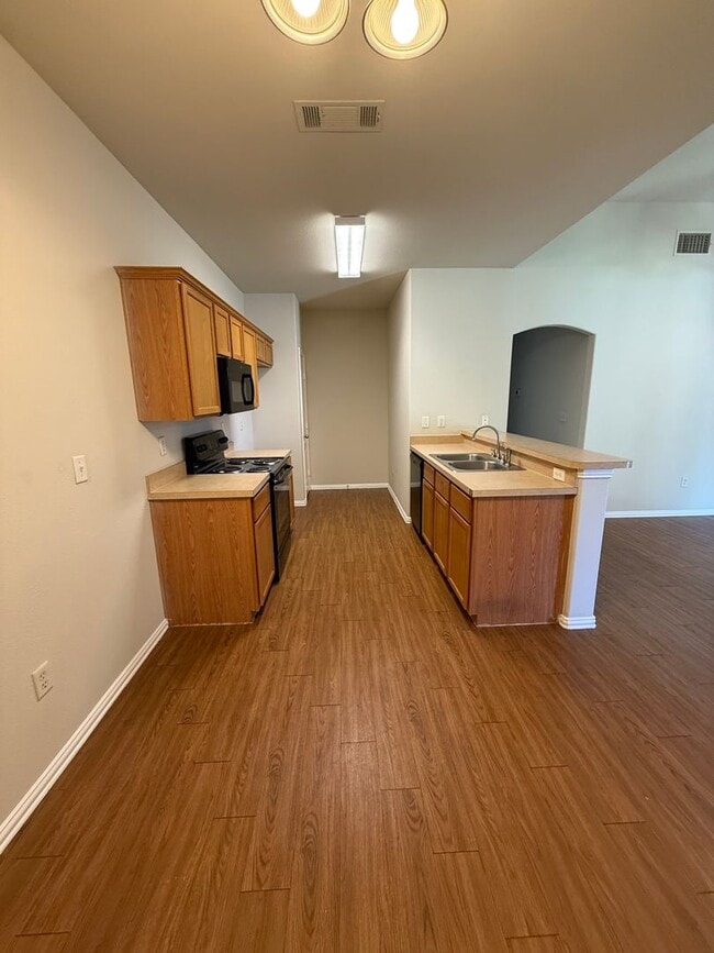 SYLVIA937-39 - SYLVIA937-39 Apartment Unit 939