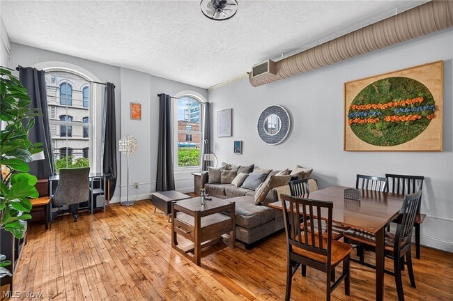 Photo - 408 W St Clair Ave Unit 319