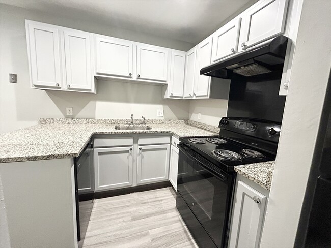 Building Photo - 15 Ruggles St Unit 2 Rental
