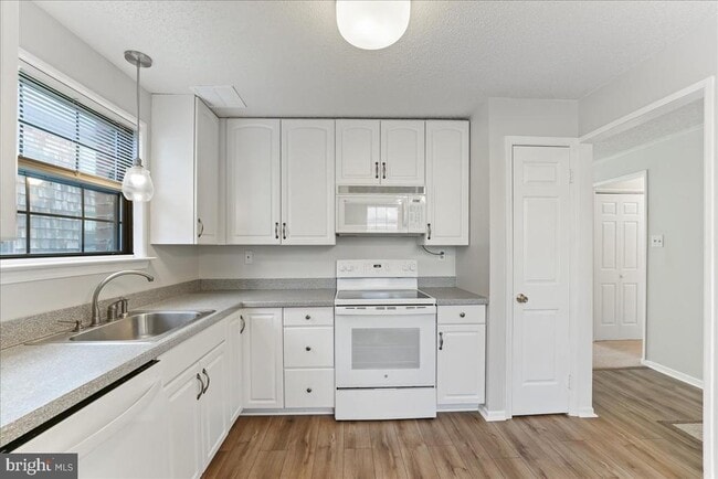 Photo - 44 Witherspoon Ct