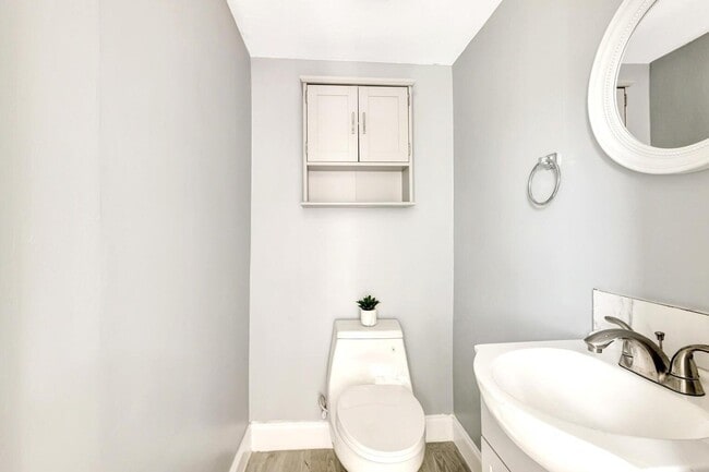 Photo - 448 Roseland Dr