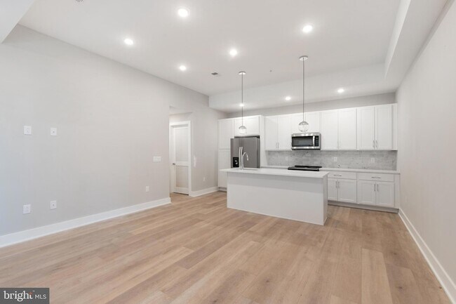 Building Photo - 52 W Washington Ln Unit 101