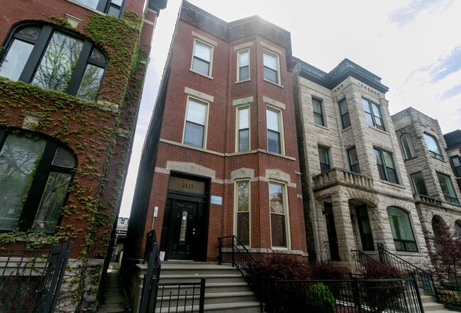 Building Photo - 2137 N Sheffield Ave Unit 4