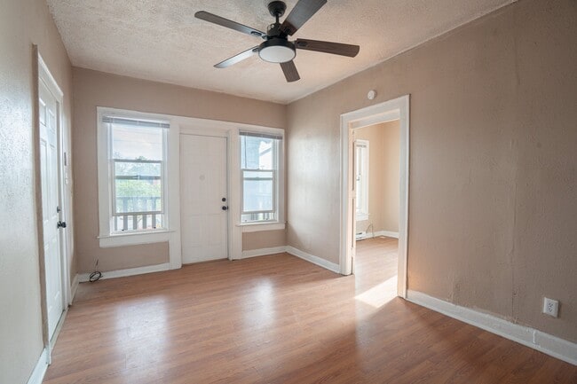 Building Photo - 1918 W Washington St