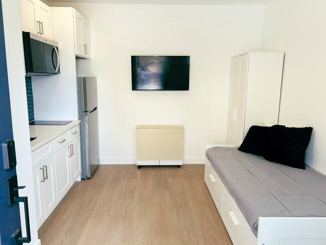 Building Photo - 1248 1/2 W 24th St