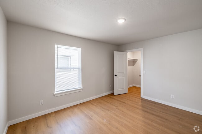 2BR, 1BA - 876 SF - Primary Bedroom