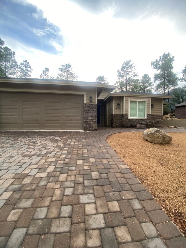 826 Hemlock Ave