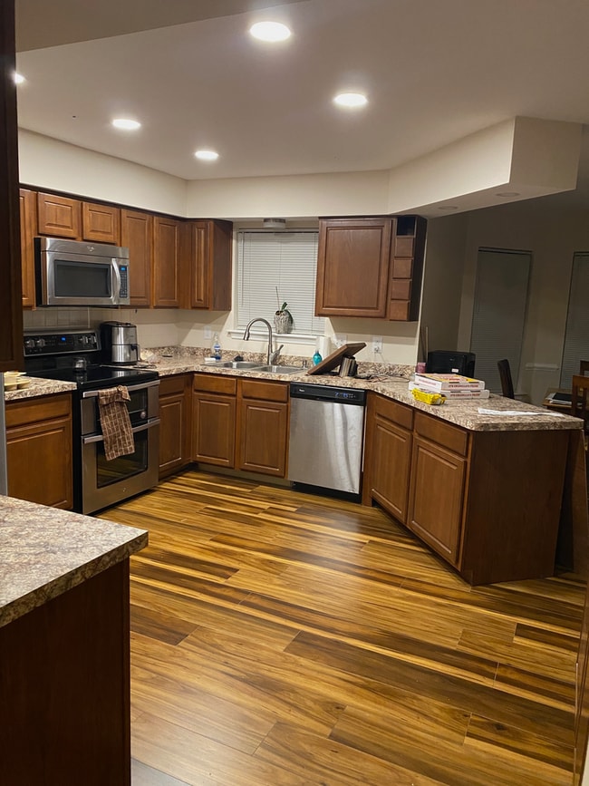 Photo - Highland Parkway