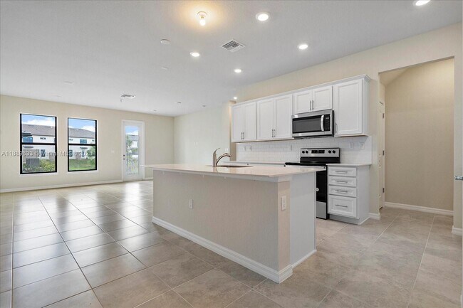 Photo - 2108 Appleton Cir N