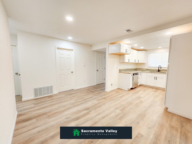 Photo - 7692 Rotherton Way