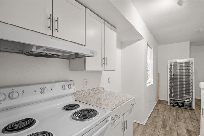 Photo - 6803 Woodhue Dr Unit B