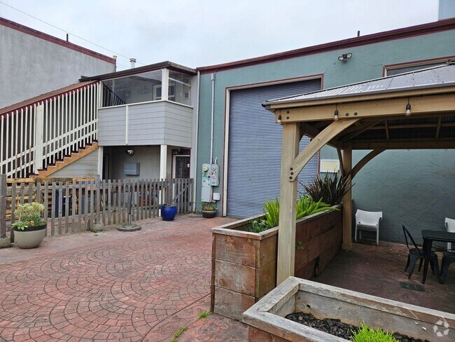 Building Photo - 815 J St Unit 817 J Street-Residential Rental