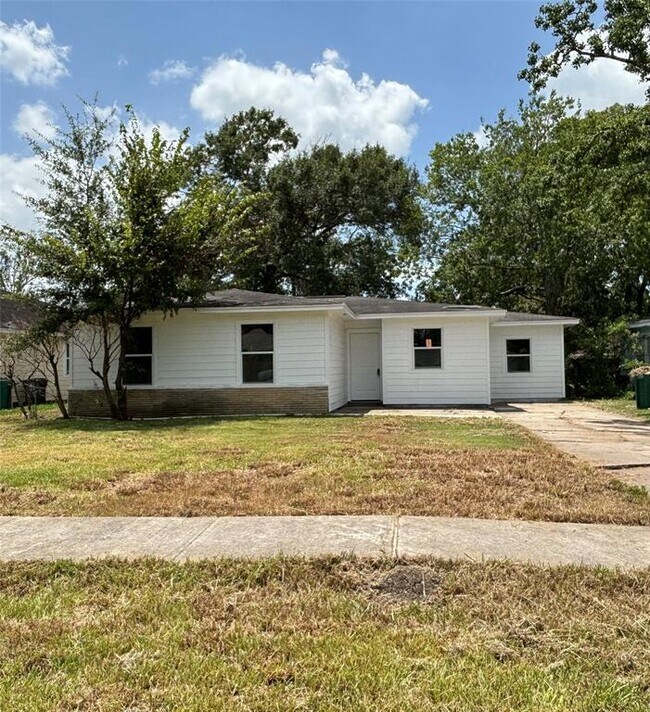 Photo - 1806 Lillian St House