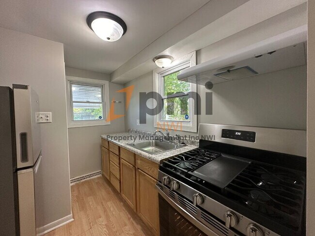 Photo - 1518 Oak St