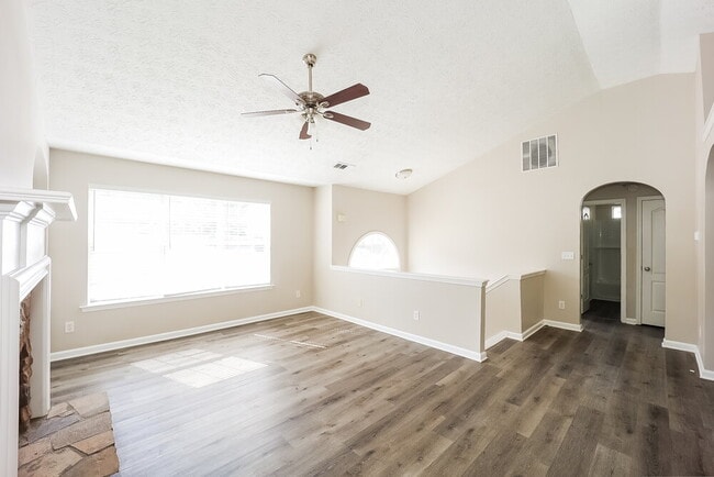 Photo - 587 Rosewood Cir