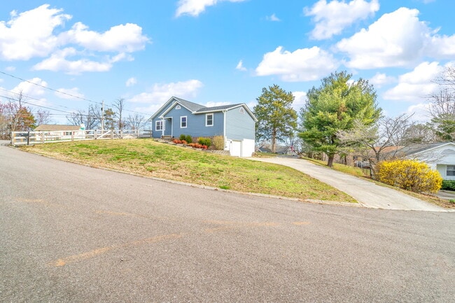 Photo - 5712 Walden Woods Ct NW