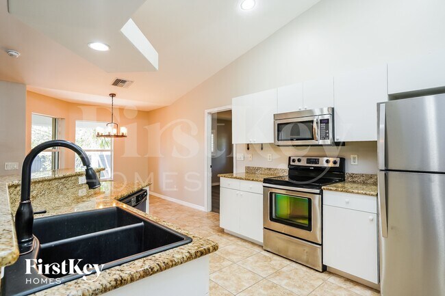 Photo - 4028 NE 10th Pl