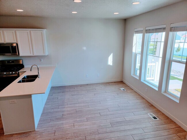 Photo - Fantastic Gorgeous Townhome!