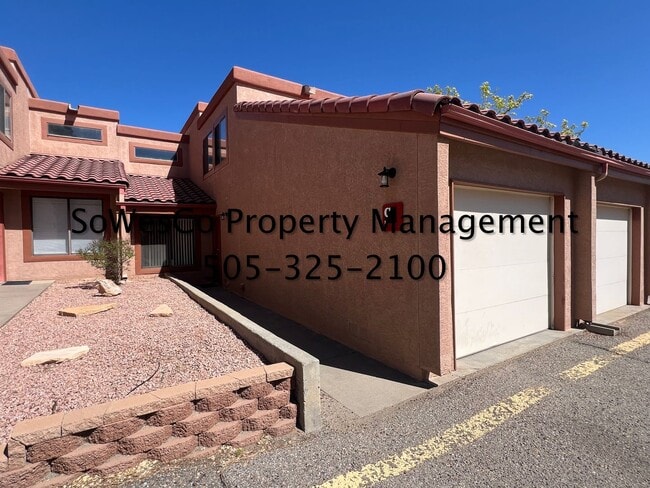 Building Photo - Beautifully Remodeled Condo (with seasonal pool upon availability)