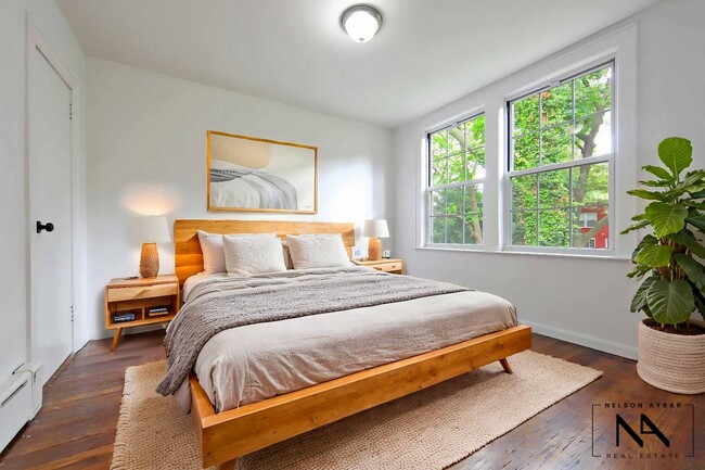 Photo - 39-13 46th St