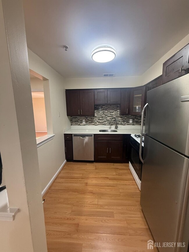 Building Photo - 828 Waterford Dr