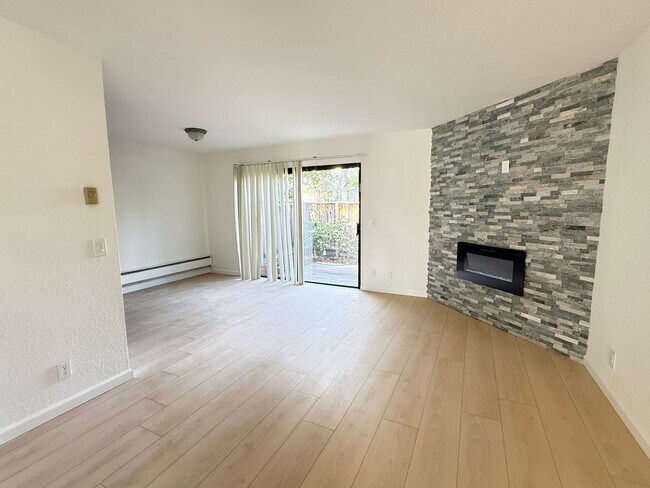 Photo - 704 Winstead Ct