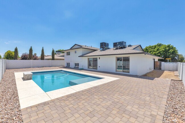 Building Photo - Exceptional 6-Bedroom Home with Pool Near ASU Campus