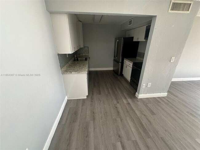 Photo - 7200 Fairway Dr Unit H10