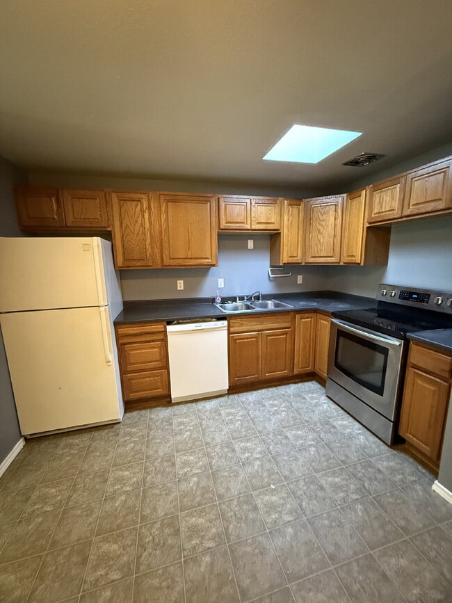 Photo - Fairwood Area Condo Available Now! Unit #V5