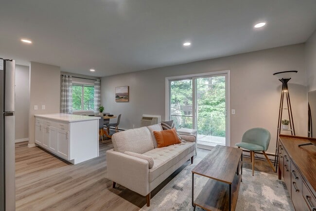 Building Photo - 1230 E Dayton St Unit 2